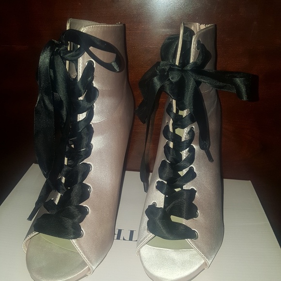 booties - Picture 2 of 3